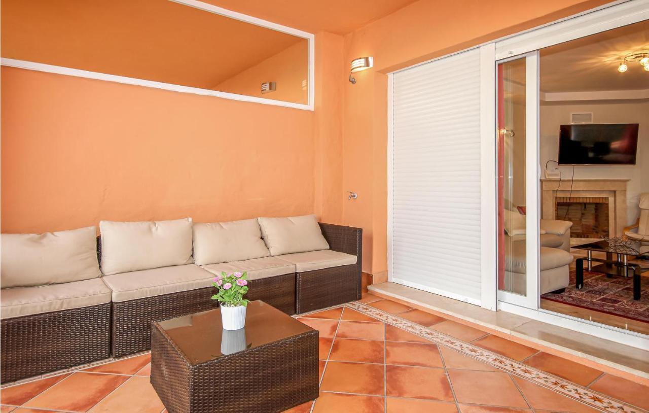 Lovely In With Swimming Pool Сasa de vacaciones