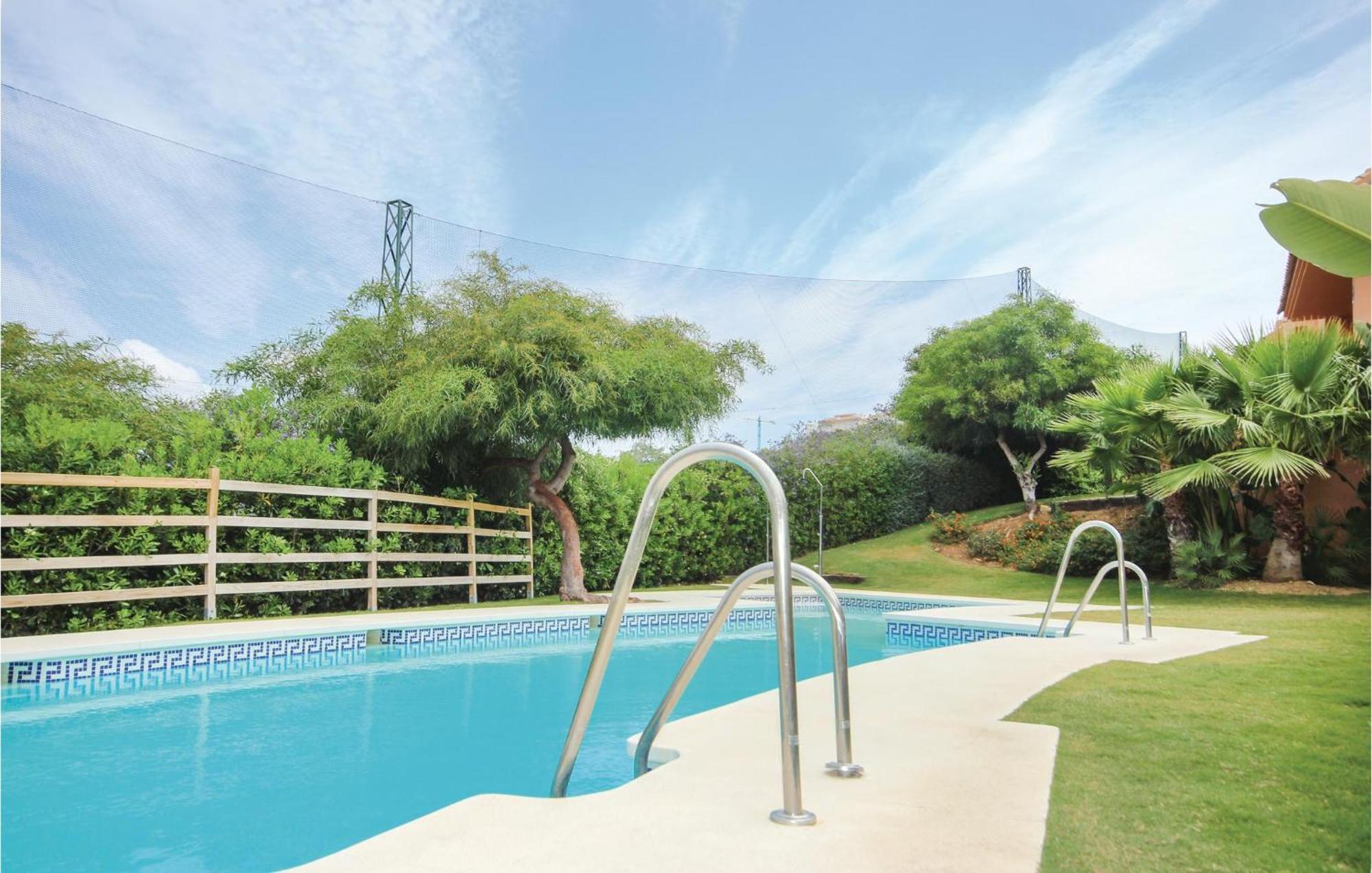 Casa de férias Lovely In With Swimming Pool Marbella